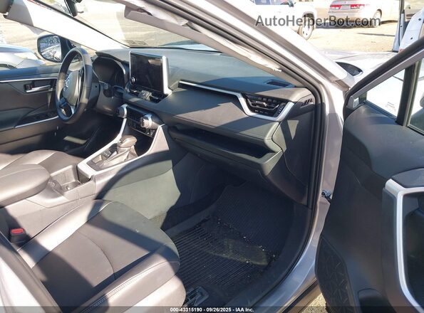 2T3A1RFV7RC471436 2024 TOYOTA LE Silver Vista interior delantera
