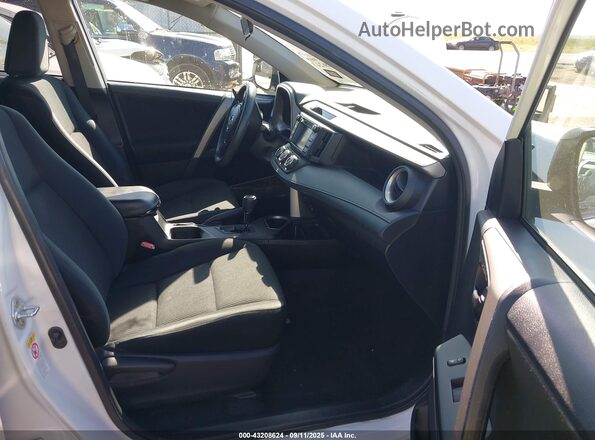 2T3BFREV6JW766120 2018 TOYOTA LE White Вид салону спереду
