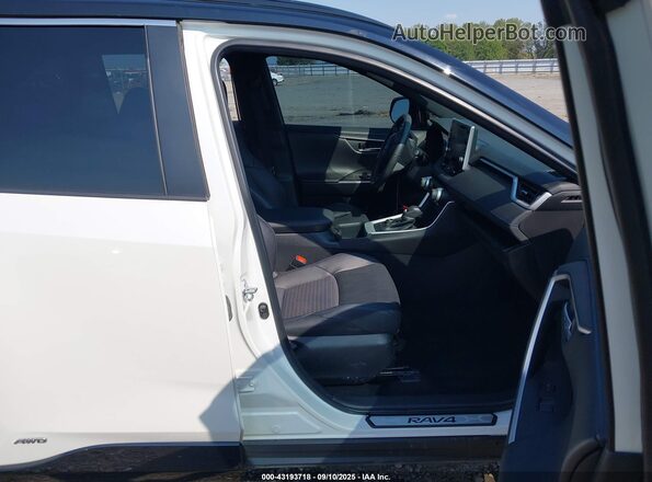 2T3E6RFV4NW031007 2022 TOYOTA RAV4 HYBRID White Front interior view
