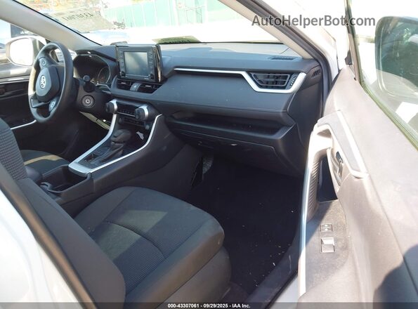 2T3G1RFV1NC269681 2022 TOYOTA LE White წინა სალონის ხედი