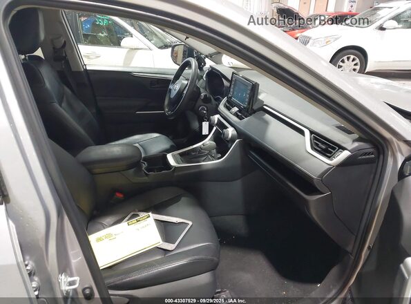 2T3G1RFV3NC265499 2022 TOYOTA LE Серебряный Вид салона спереди