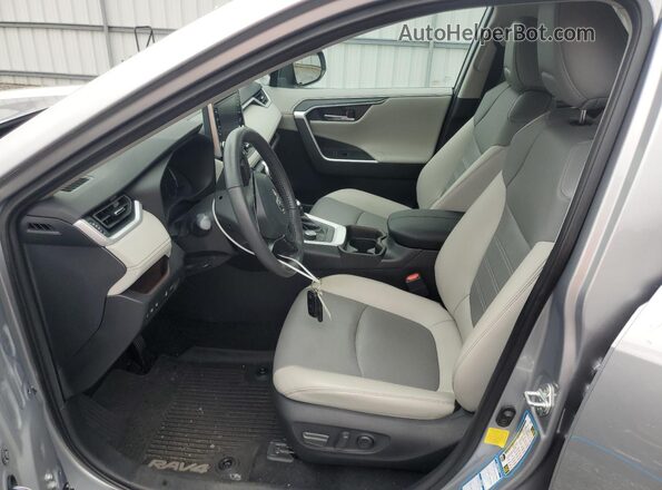 2T3N1RFVXMC207556 2021 TOYOTA LIMITED Серебряный Вид салона спереди