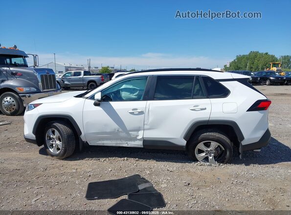 2T3P1RFV6LW136040 2020 TOYOTA LE White Вид задньої частини салону