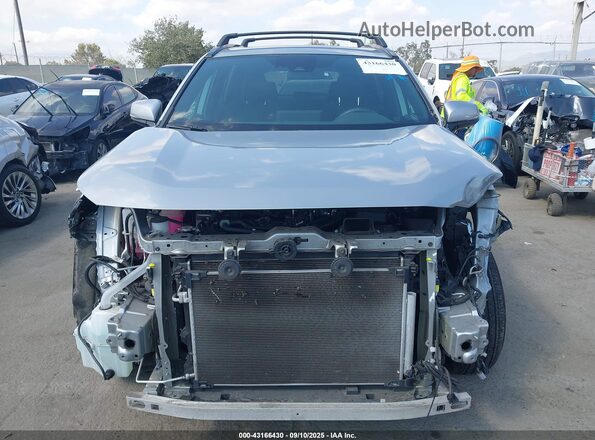 2T3T6RFV1NW030601 2022 TOYOTA RAV4 HYBRID Silver Widok wnętrza z tyłu