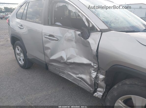 2T3W1RFV5MC089565 2021 TOYOTA LE Silver Դիմացի տեսք