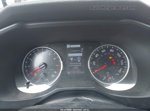 2T3W1RFVXNW217623 2022 TOYOTA LE Red Vista de los asientos traseros