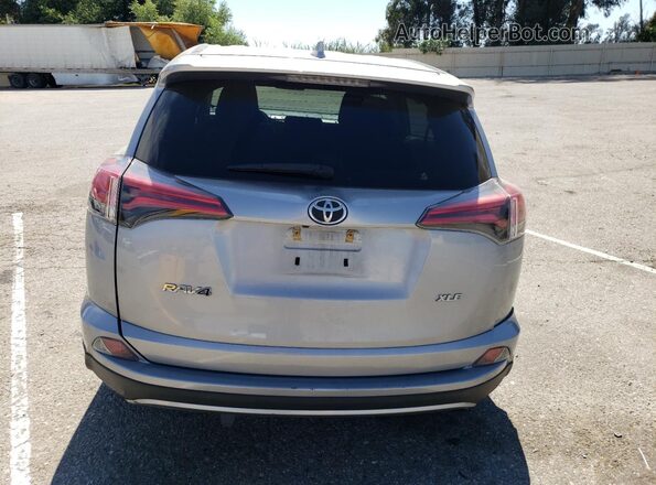 2T3WFREV6JW445129 2018 TOYOTA RAV4 Silver 