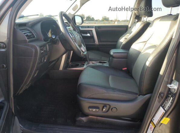 JTEZU5JR2K5205732 2019 TOYOTA 4RUNNER Серый Вид панели приборов