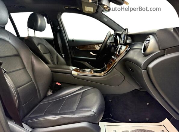 WDC0G4JBXHF137XXX 2017 MERCEDES-BENZ GLC-CLASS Silver 