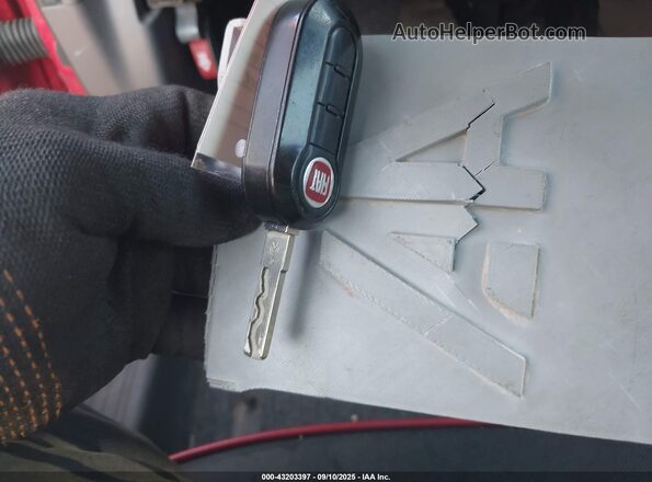 3C3CFFKR1HT586432 2017 FIAT 500 Красный Вид панели приборов