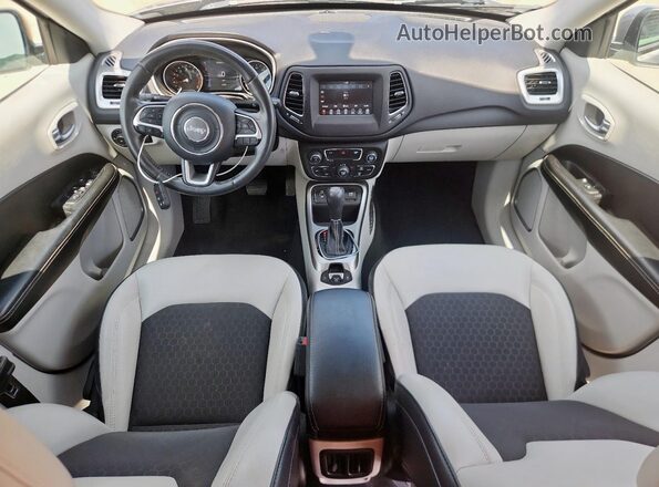 3C4NJCBB0KT614684 2019 JEEP COMPASS Silver Widok deski rozdzielczej