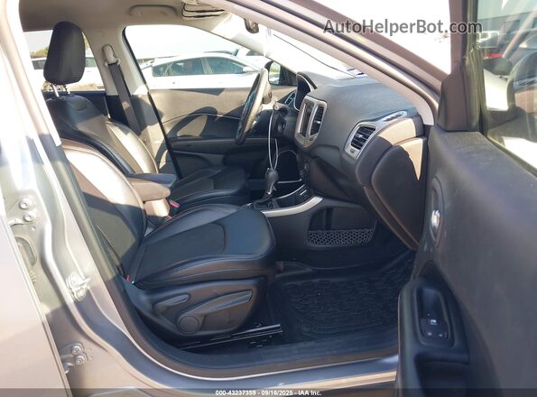 3C4NJCBB5HT647768 2017 JEEP NEW COMPASS Silver 