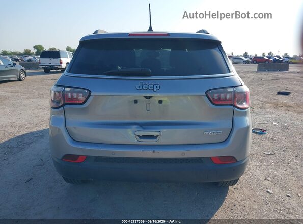 3C4NJCBB5HT647768 2017 JEEP NEW COMPASS Silver 