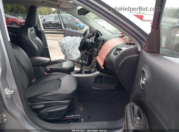 3C4NJCBB8LT151081 2020 JEEP COMPASS Silver Вид салону спереду