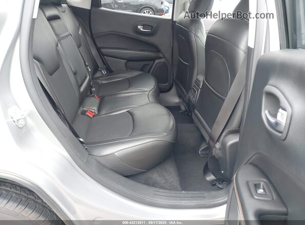 3C4NJCBB8LT151081 2020 JEEP COMPASS Silver Вид наклейки з VIN-кодом