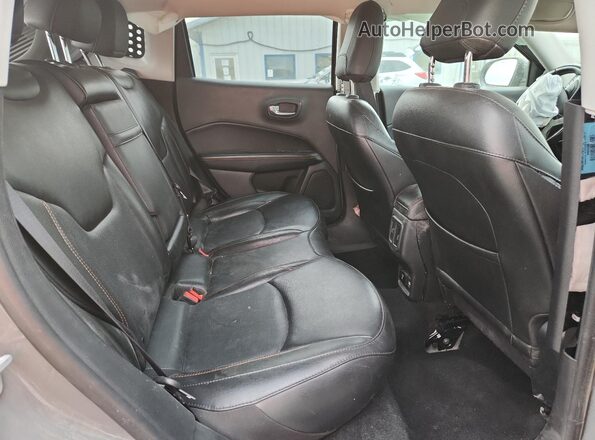 3C4NJCCB3LT114356 2020 JEEP COMPASS Gray უკანა სალონის ხედი