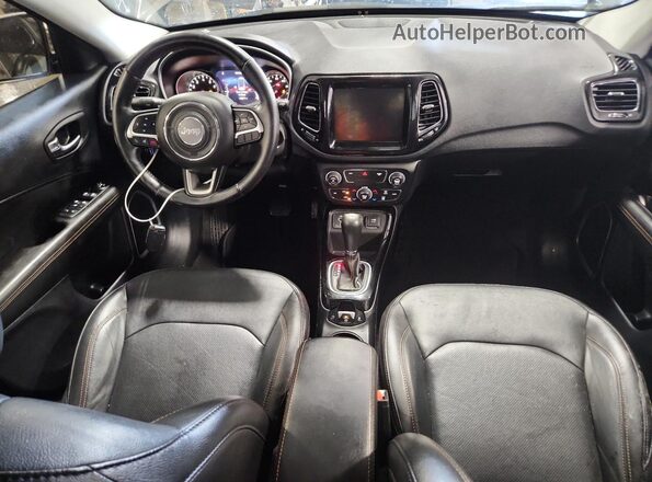 3C4NJCCB3LT179725 2020 JEEP COMPASS Gray Vista del salpicadero