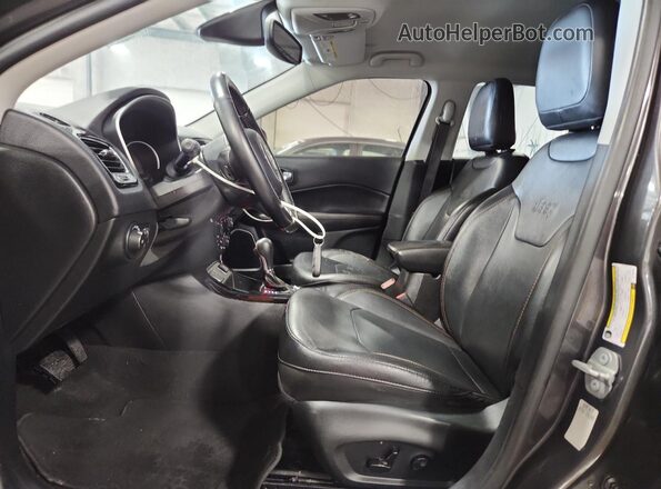 3C4NJCCB3LT179725 2020 JEEP COMPASS Gray Vista interior delantera