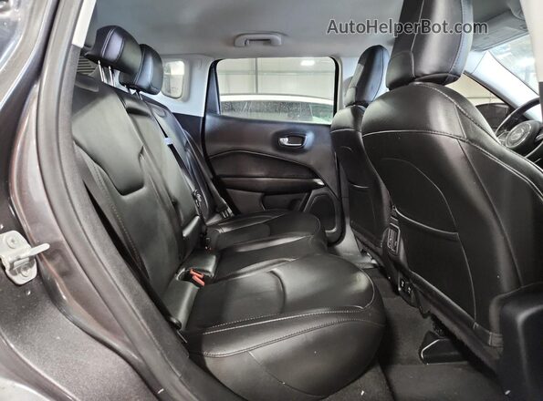 3C4NJCCB3LT179725 2020 JEEP COMPASS Gray Vista interior trasera