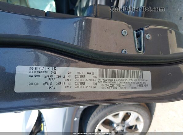 3C4NJCCB5LT114424 2020 JEEP COMPASS Gray Vista del compartimento del motor