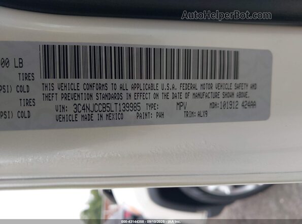 3C4NJCCB5LT139985 2020 JEEP COMPASS White Vista del compartimento del motor