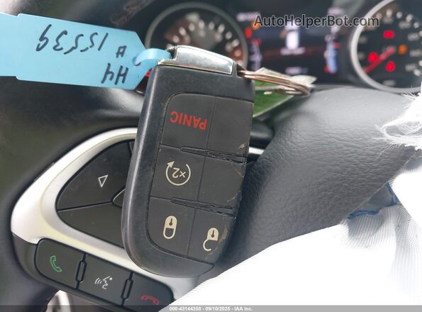 3C4NJCCB5LT139985 2020 JEEP COMPASS White Vista del salpicadero