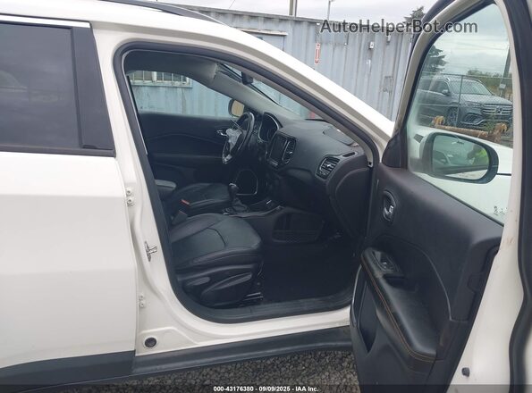 3C4NJCCB6MT573446 2021 JEEP COMPASS Белый Вид салона спереди