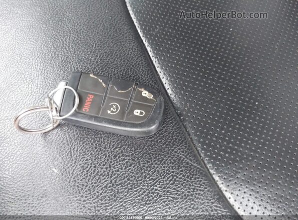 3C4NJCCB8LT176495 2020 JEEP COMPASS Белый Вид панели приборов