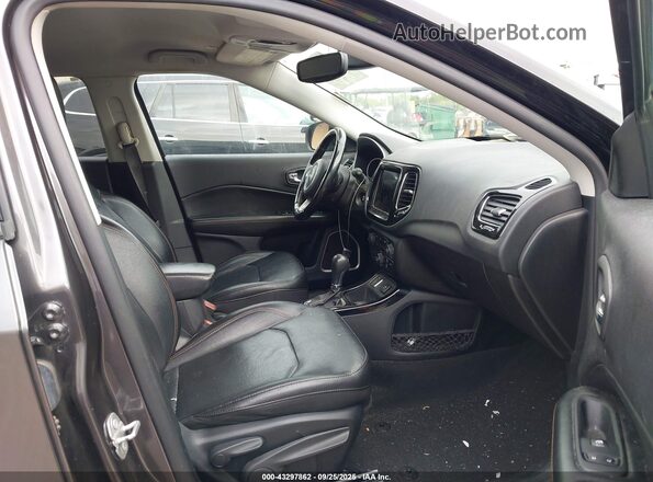 3C4NJCCBXLT198594 2020 JEEP COMPASS Gray Widok wnętrza z przodu