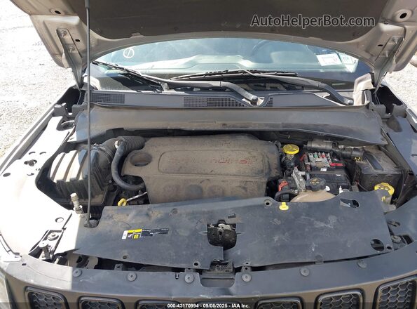3C4NJDBB3LT115787 2020 JEEP COMPASS Silver Widok z tyłu