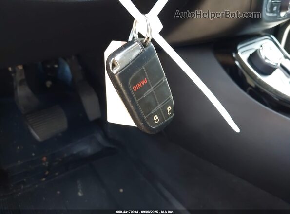 3C4NJDBB3LT115787 2020 JEEP COMPASS Silver Widok deski rozdzielczej