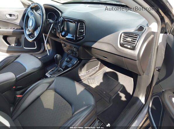 3C4NJDBB3LT115787 2020 JEEP COMPASS Silver Widok wnętrza z przodu