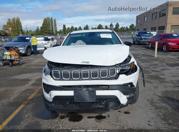 3C4NJDBB3NT130597 2022 JEEP COMPASS White Widok z przodu