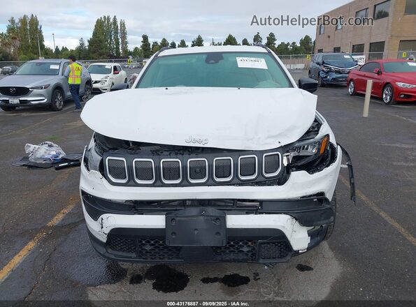 3C4NJDBB3NT130597 2022 JEEP COMPASS White Widok wnętrza z tyłu