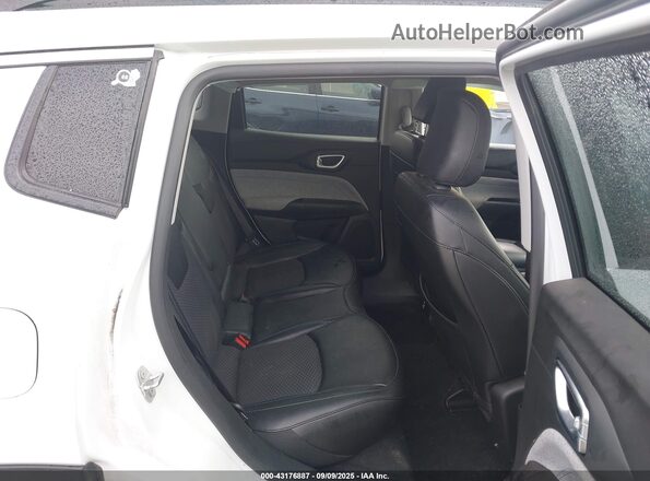 3C4NJDBB3NT130597 2022 JEEP COMPASS White Widok naklejki z numerem VIN