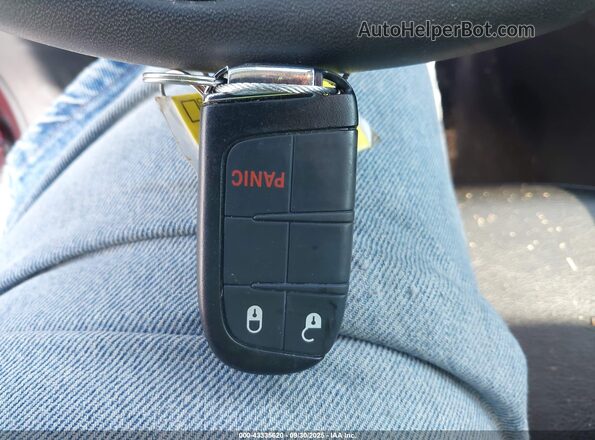 3C4NJDBB5NT215991 2022 JEEP COMPASS Темно-бордовый Вид панели приборов