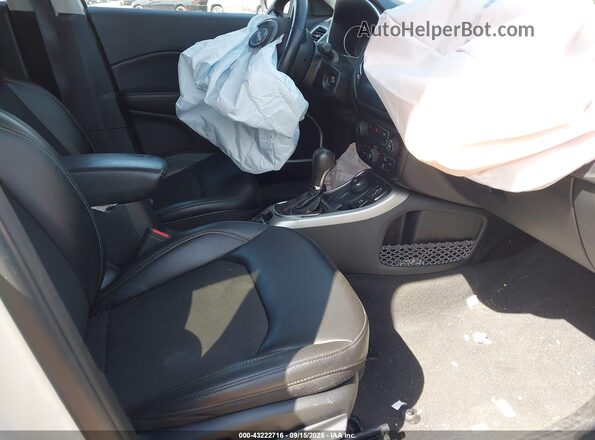 3C4NJDBB6MT557478 2021 JEEP COMPASS White Вид салону спереду