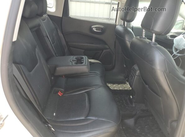 3C4NJDCB1JT117307 2018 JEEP COMPASS White 