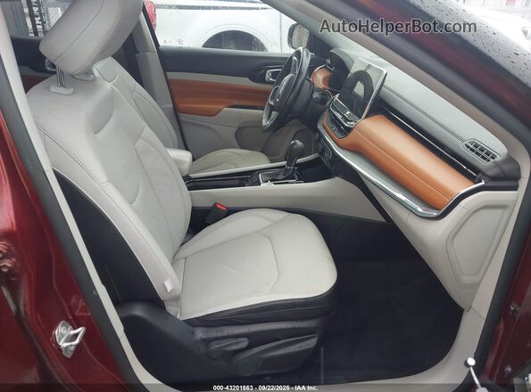 3C4NJDCB5NT110379 2022 JEEP COMPASS Maroon Front interior view