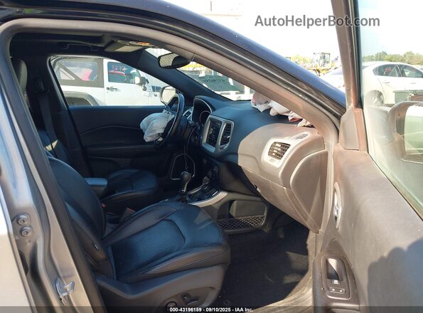 3C4NJDCB7LT142621 2020 JEEP COMPASS Gray წინა სალონის ხედი