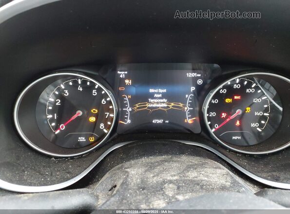 3C4NJDCB9MT573219 2021 JEEP COMPASS White Widok tylnych siedzeń