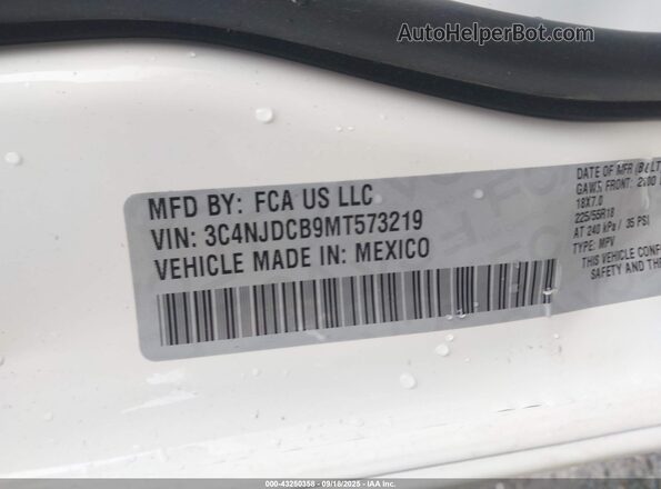 3C4NJDCB9MT573219 2021 JEEP COMPASS White Widok komory silnika