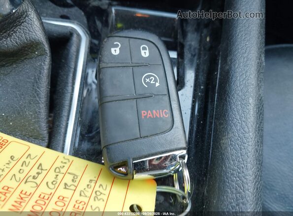 3C4NJDCB9NT157611 2022 JEEP COMPASS Red Вид панелі приладів