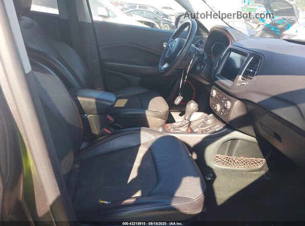 3C4NJDDB0MT523825 2021 JEEP COMPASS Gray Front interior view