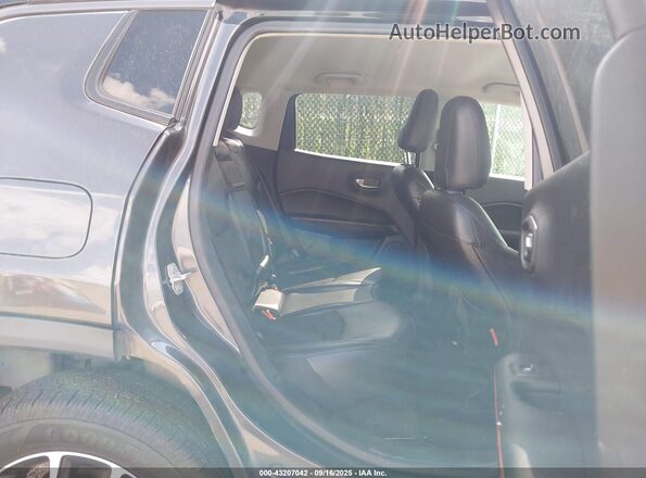 3C4NJDDB1LT111881 2020 JEEP COMPASS Black Vista de la etiqueta del VIN