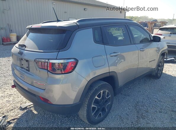 3C4NJDDB2LT127569 2020 JEEP COMPASS Silver Trasero derecho