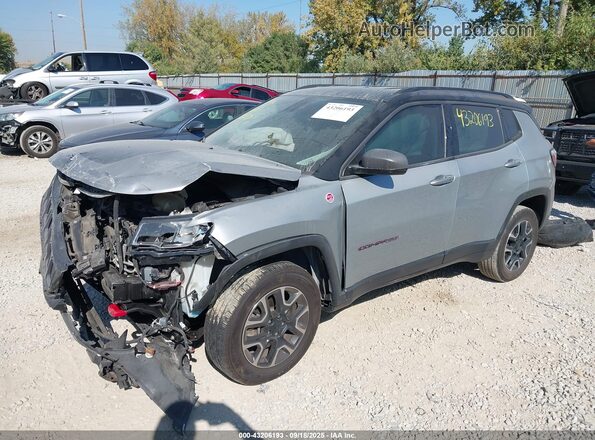 3C4NJDDB2LT127569 2020 JEEP COMPASS Silver Vista tres cuartos delantera izquierda