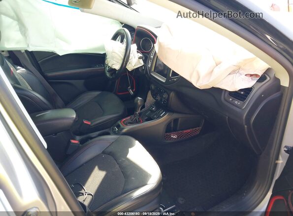 3C4NJDDB2LT127569 2020 JEEP COMPASS Silver Vista interior delantera