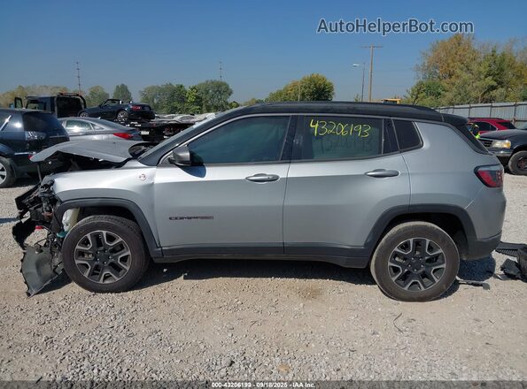 3C4NJDDB2LT127569 2020 JEEP COMPASS Silver 