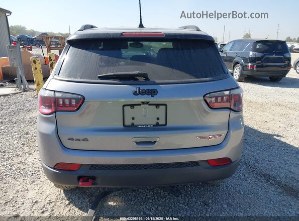 3C4NJDDB2LT127569 2020 JEEP COMPASS Silver 